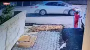 Hatay'da 5 yaşındaki çocuğa otomobil çarptı: Kaza anı kamerada