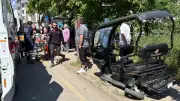 Hendek'te sürücü kursu aracı ile motosiklet çarpıştı: 4 yaralı
