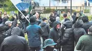 Hollanda'da Irkçı Vahşet: Sığınmacı Barınma Merkezi Ateşe Verildi