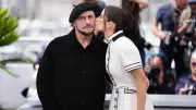 John Travolta Cannes'da Neden Bere Taktığını Açıkladı