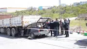 Kayseri'de feci kaza: Kamyonun altına giren otomobilde anne öldü