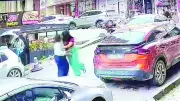 Kelebek Sarsılmaz Kadın Sürücüye Kafa Attı, Ehliyetine 60 Gün El Konuldu
