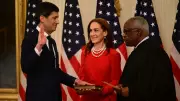 Kevin Warsh, Fed Başkanlığına Yemin Etti, Trump'tan Tam Destek Aldı