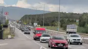 Kilit kavşakta trafik yoğunluğu: Bayram için yola çıkanlar Kırıkkale'de zorlanıyor