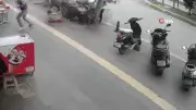 Kırmızı ışık ihlali yapan cip ortalığı savaş alanına çevirdi: 1 ağır, 4 yaralı