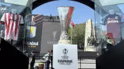 İlhan Mansız, UEFA Avrupa Ligi kupasını Beşiktaş Meydanı'na getirdi