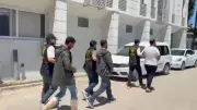 Mersin'de kendilerini polis olarak tanıtıp vatandaşları dolandıran 5 şüpheli tutuklandı
