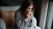 Mevsim geçişi grip salgını: Acil servislere akın var! Korunmak için...