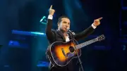 Ömür Gedik, Ferhat Göçer'in Evindeki Yavru Keçiyi Paylaştı