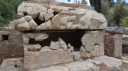 Olympos'ta 10 Metrelik Anıtsal Mezar ve Aristokrat Kadın Lahdi Bulundu
