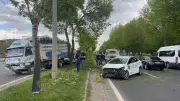 Osman Kavuncu Bulvarı'nda Otomobil ile Kamyon Çarpıştı: 1 Yaralı