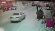 Osmaniye'de otomobilin çarptığı kadın yaralandı: Kaza anı kamerada