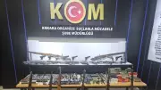 Polis baskınında evde silah atölyesi: Çok sayıda silah ve mühimmat ele geçirildi