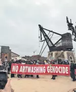Politik İmaj Temizleme Protestosu: Sanat Küresel Sermayeyi Aklıyor mu?
