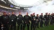 PSG-Arsenal finalinde silahlı polisler sahada! Güvenlik önlemleri dikkat çekti