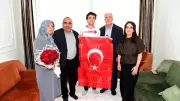 Öğrenciden CİMER'e Bayrak Talebi: 'Şanlı Bayrağımızı Gururla Sergiliyorum'