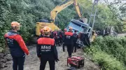 Rize'de kamyon kazası: Sürücü hayatını kaybetti