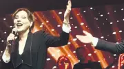 Sahnelere Her Zaman Yakışır: Sanatçıdan Unutulmaz Performans