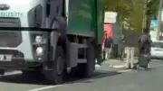 Sakarya'da çöp kamyonunun çarptığı genç kadın hayatını kaybetti