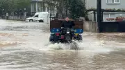 Sakarya'da sağanak sonrası dere taştı, mahalleyi su bastı
