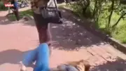 Sevda Demirel yolda yürürken düşüp ayağını kırdı, o anlar kamerada
