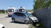 Sinop Boyabat'ta otomobil istinat duvarına çarptı: 5 yaralı