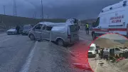 Sivas'ta bayram yolunda minibüs devrildi: 1 ölü, 8 yaralı