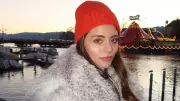Sıla Türkoğlu yorgunluğunu bahçede kazma kürekle atıyor