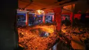 İsrail Gazze'de Megazi Mülteci Kampı'nda bir evi bombaladı, çok sayıda yaralı var