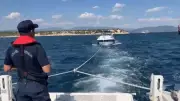 Sürüklenen teknede mahsur kalan 4 kişi kurtarıldı