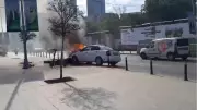 İstanbul Şişli'de kaza yapan araç alevlere teslim oldu
