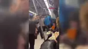 İstanbul Metrosunda Küfürlü Tezahürat Kavgası: Yaşlılara Saldırı Kamerada