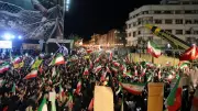 Tahran'da halka meydanda silah eğitimi veriliyor