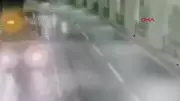 Taksim'de motosiklet kazası: Ömer Demir hayatını kaybetti, kaza anı kamerada