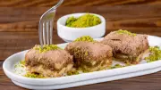 Tam Ölçülü Soğuk Baklava Tarifi: Çıtır Çıtır Sütlü Şerbetli Lezzet