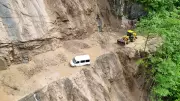 Trabzon'da Heyelan: Minibüsteki 3 Kişi Son Anda Kurtuldu