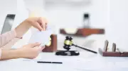 Yargıtay: Düzenli Geliri Olan Eşe Yoksulluk Nafakası Verilemez