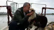 Özenle büyüttüğü kuzusu 'Abbas' yoldaşı oldu