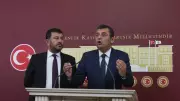 Özgür Özel ve Veli Ağbaba'nın WhatsApp Mesajları Deşifre Oldu
