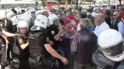 Özgür Özel İzmir Mitinginde Konuşuyor: Polis Müdahalesiyle Gerginlik