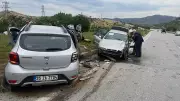 İzmir'de feci kaza: İki otomobil çarpıştı, 8 kişi yaralandı