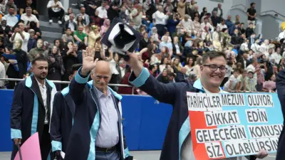 71 Yaşında Başladığı Üniversiteden 75 Yaşında Mezun Oldu