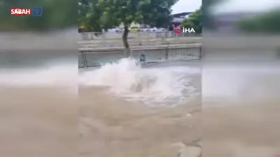Adana'da Su Borusu Patladı, Yollar Göle Döndü