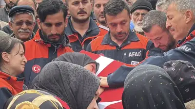 AFAD personeline acı veda: Eşi tabutuna son kez sarıldı, cenaze namazını babası kıldırdı