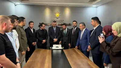 AK Parti Gençlik Kolları'ndan Bakan Çiftçi'ye Babalar Günü Sürprizi