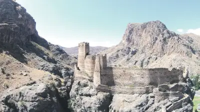 Anadolu'nun Gizli Hazineleri: Alicin Manastırı, Engüzek Kalesi ve Sardes