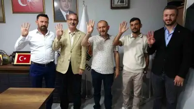 Anahtar Parti'den AK Parti'ye katılan 3 isme rozet takıldı