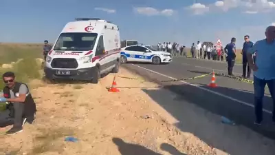 Şanlıurfa'da kamyon ile otomobil çarpıştı: 2 ölü, 1 ağır yaralı