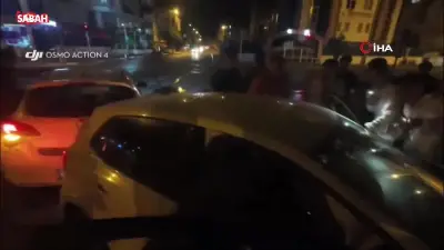 Antalya'da Kavşakta Çarpışan İki Otomobilde 2 Kişi Yaralandı, Kask Kamerasına Yansıdı