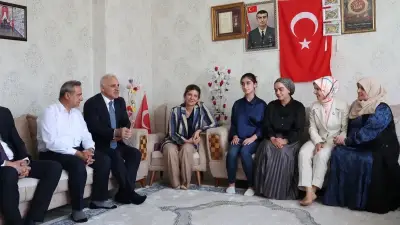Bakan Göktaş, Diyarbakır’da Şehit Ailesini Ziyaret Etti